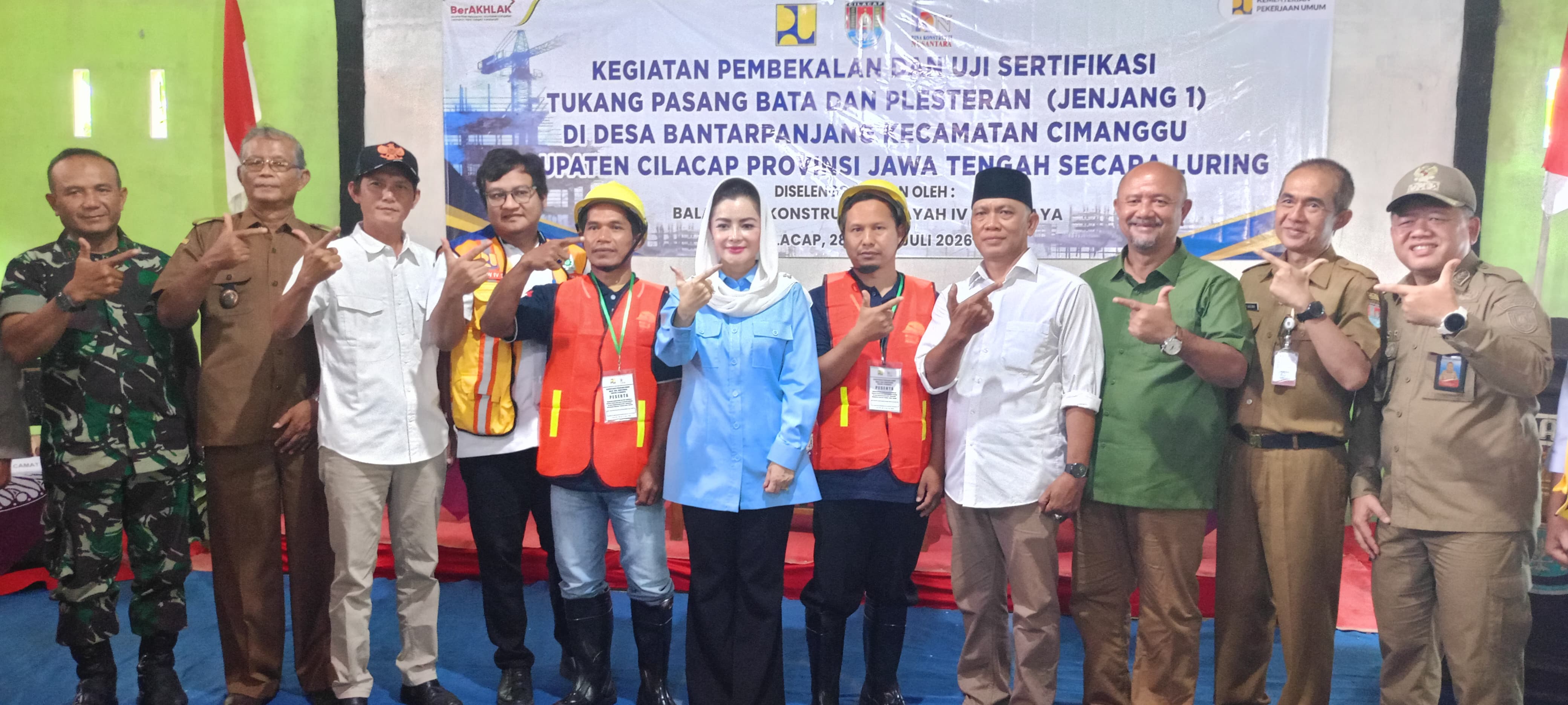 Tingkatkan Kualitas Tenaga Kerja Lokal, Komisi V DPR RI dan Kementerian PU Gelar Uji Sertifikasi Tukang di Cimanggu